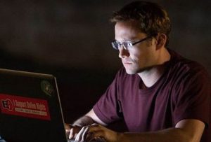 Le lanceur d’alerte Edward Snowden publie ses mémoires