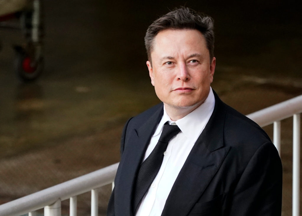 Twitter: Elon Musk cède sa place